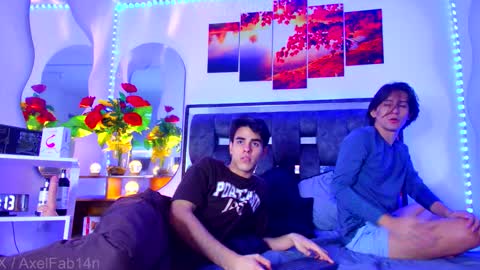 Snapshot of alex_and_fabian chatting on 10/13/25, 08:42 sneider online show from 10/13/25, 08:42