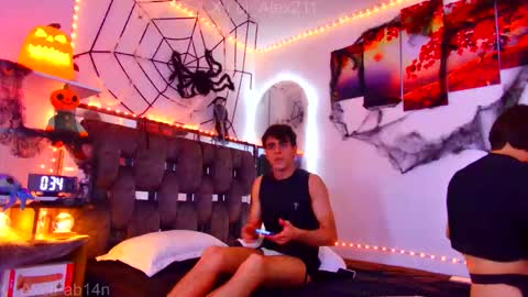 Snapshot of alex_and_fabian chatting on 10/17/25, 08:11 sneider online show from 10/17/25, 08:11