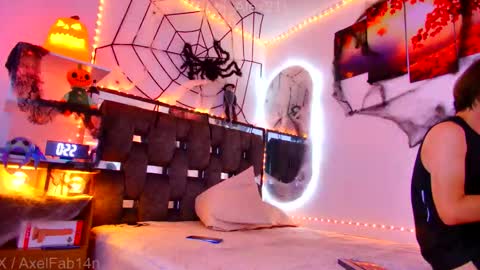 Snapshot of alex_and_fabian chatting on 10/18/25, 08:31 sneider online show from 10/18/25, 08:31