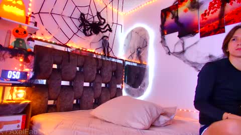 Snapshot of alex_and_fabian chatting on 10/21/25, 08:53 sneider online show from 10/21/25, 08:53