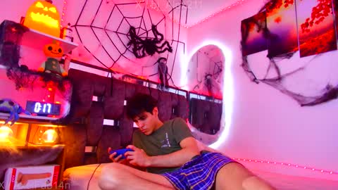 Snapshot of alex_and_fabian chatting on 10/30/25, 06:41 sneider online show from 10/30/25, 06:41