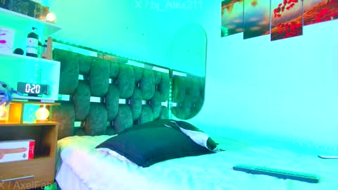 Snapshot of alex_and_fabian chatting on 11/07/25, 09:04 sneider online show from 11/07/25, 09:04