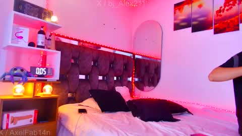 Snapshot of alex_and_fabian chatting on 11/09/25, 08:40 sneider online show from 11/09/25, 08:40