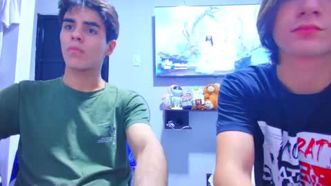 Snapshot of alex_and_fabian chatting on 12/15/25, 03:55 sneider online show from 12/15/25, 03:55