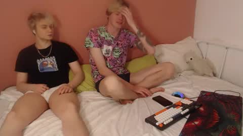 Snapshot of alex_and_oliviver chatting on 05/06/26, 01:14 Alex miller and Oliver sweet online show from 05/06/26, 01:14