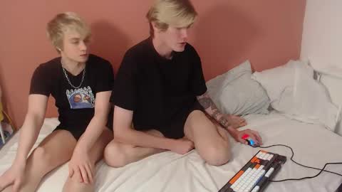 Snapshot of alex_and_oliviver chatting on 05/26/26, 01:12 Alex miller and Oliver sweet online show from 05/26/26, 01:12