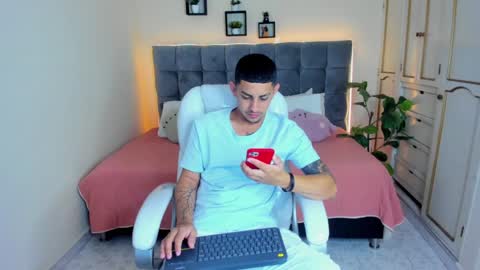 Snapshot of alex_cute77 chatting on 01/14/25, 12:14 alex online show from 01/14/25, 12:14