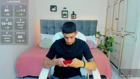 Snapshot of alex_cute77 chatting on 01/18/25, 12:15 alex online show from 01/18/25, 12:15