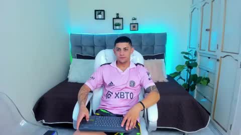 Snapshot of alex_cute77 chatting on 01/23/25, 12:09 alex online show from 01/23/25, 12:09