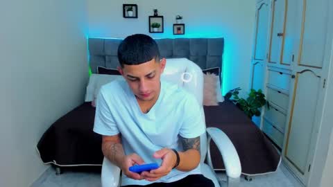 Snapshot of alex_cute77 chatting on 01/24/25, 12:20 alex online show from 01/24/25, 12:20