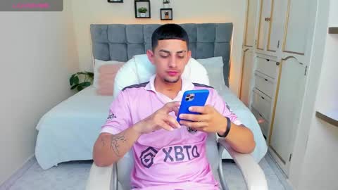 Snapshot of alex_cute77 chatting on 02/18/25, 12:17 alex online show from 02/18/25, 12:17