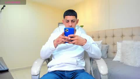 Snapshot of alex_cute77 chatting on 03/07/25, 12:23 alex online show from 03/07/25, 12:23