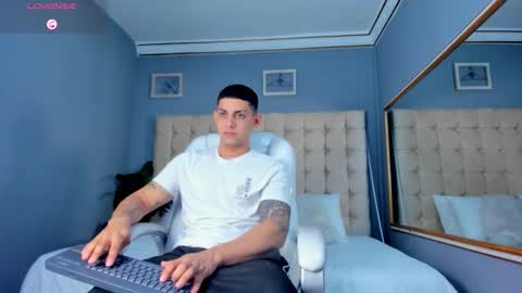 Snapshot of alex_cute77 chatting on 09/13/25, 11:54 alex online show from 09/13/25, 11:54