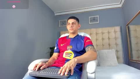 Snapshot of alex_cute77 chatting on 09/23/25, 12:19 alex online show from 09/23/25, 12:19