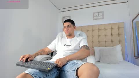 Snapshot of alex_cute77 chatting on 10/02/25, 11:50 alex online show from 10/02/25, 11:50