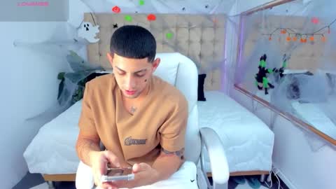 Snapshot of alex_cute77 chatting on 10/10/25, 12:04 alex online show from 10/10/25, 12:04