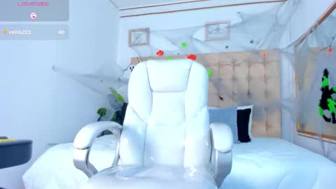 Snapshot of alex_cute77 chatting on 10/13/25, 11:10 alex online show from 10/13/25, 11:10