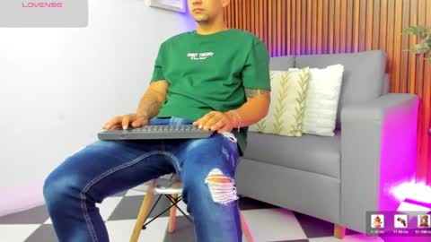Snapshot of alex_cute77 chatting on 05/13/26, 11:40 alex online show from 05/13/26, 11:40