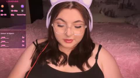 Snapshot of alex_dreams_ chatting on 12/21/24, 05:18 Alex online show from 12/21/24, 05:18