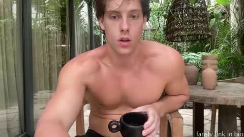 Snapshot of alex_islive chatting on 05/29/26, 06:28 Alex Stone online show from 05/29/26, 06:28