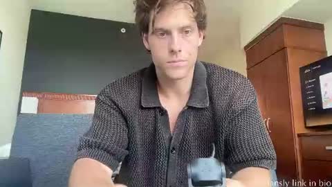Snapshot of alex_islive chatting on 06/08/26, 06:41 Alex Stone online show from 06/08/26, 06:41