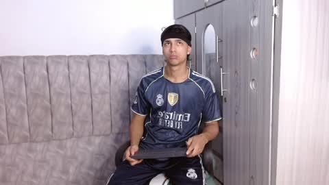 Snapshot of alex_martin47 chatting on 04/28/26, 12:42 alex online show from 04/28/26, 12:42