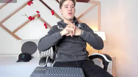 Snapshot of alex_pierce_ chatting on 02/14/26, 08:05 Alex online show from 02/14/26, 08:05