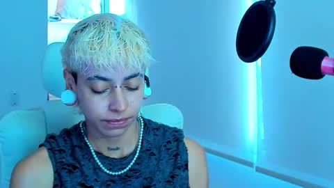 Residente0xxx online show from 11/23/25, 02:50