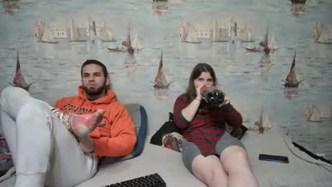 Alex and Sarah online show from 10/15/25, 06:19