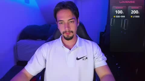 Snapshot of alex_smith0 chatting on 02/13/25, 11:37 online show from 02/13/25, 11:37