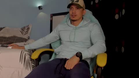 Snapshot of alex_sthorm chatting on 11/17/25, 04:40 alex_sthorm online show from 11/17/25, 04:40