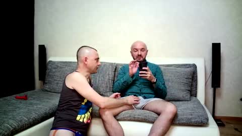 Snapshot of alex_tobey chatting on 12/05/25, 02:20 Alex and Tobey online show from 12/05/25, 02:20