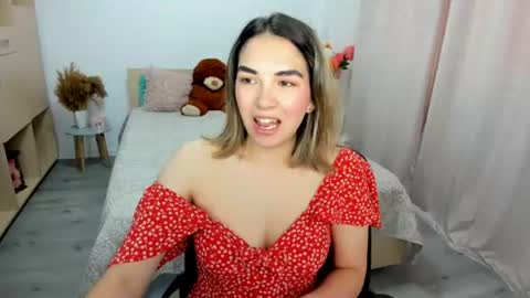 Snapshot of alexa_dolly chatting on 06/18/26, 06:35 Alexa online show from 06/18/26, 06:35