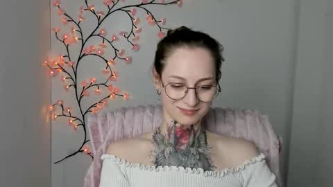 Snapshot of alexa_kittie chatting on 04/18/26, 07:58 Alexa online show from 04/18/26, 07:58
