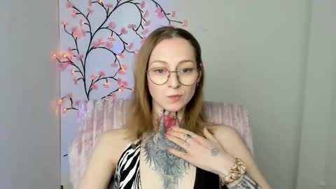 Snapshot of alexa_kittie chatting on 04/19/26, 06:10 Alexa online show from 04/19/26, 06:10
