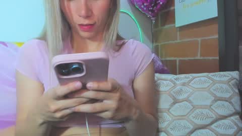 alexa latina online show from 09/27/25, 03:39