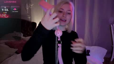Snapshot of alexa_novak chatting on 09/10/25, 01:49 Alexa online show from 09/10/25, 01:49