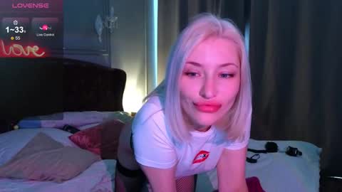 Snapshot of alexa_novak chatting on 09/11/25, 02:22 Alexa online show from 09/11/25, 02:22