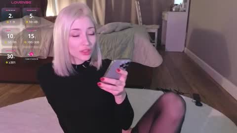 Snapshot of alexa_novak chatting on 10/19/25, 02:23 Alexa online show from 10/19/25, 02:23