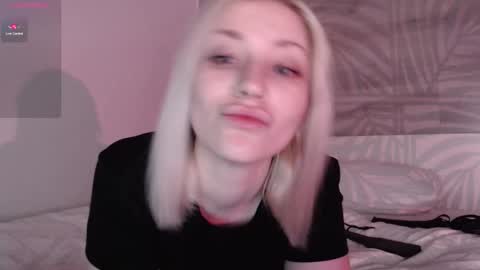 Snapshot of alexa_novak chatting on 11/19/25, 02:50 Alexa online show from 11/19/25, 02:50