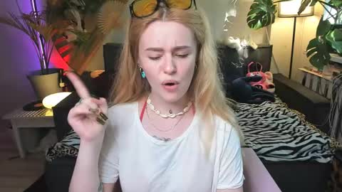 Snapshot of alexa_pirs chatting on 05/25/26, 02:56 alexa_pirs online show from 05/25/26, 02:56