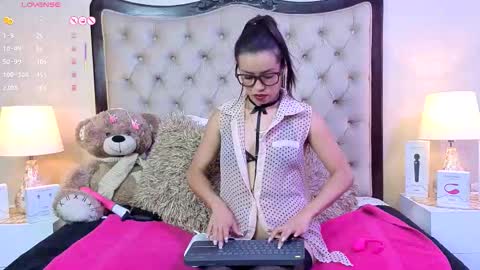 Aleza Starck online show from 10/15/25, 06:19