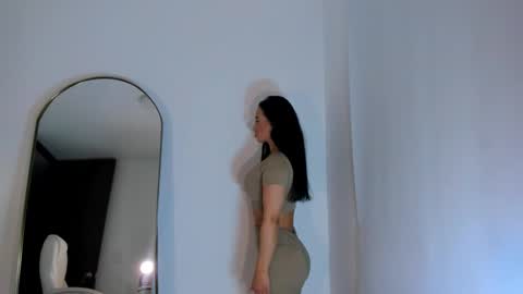 alexa_tobar online show from 06/01/26, 10:55