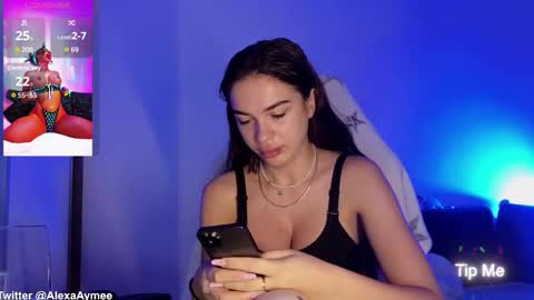 Snapshot of alexaaimee chatting on 11/19/25, 01:38 Alexa online show from 11/19/25, 01:38