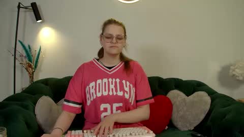 Snapshot of alexaavery chatting on 05/16/26, 06:54 AlexaAvery online show from 05/16/26, 06:54
