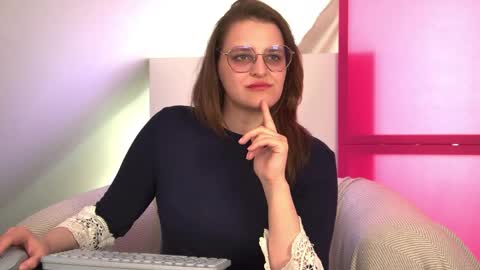 Snapshot of alexaavery chatting on 05/20/26, 07:36 AlexaAvery online show from 05/20/26, 07:36