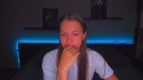 Snapshot of alexabarkley chatting on 06/12/26, 12:53 angel online show from 06/12/26, 12:53