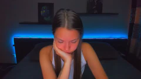 Snapshot of alexabarkley chatting on 06/17/26, 12:46 angel online show from 06/17/26, 12:46