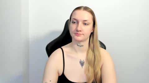 Snapshot of alexafragile chatting on 06/20/26, 11:24 Alexa online show from 06/20/26, 11:24