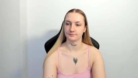 Snapshot of alexafragile chatting on 06/30/26, 11:33 Alexa online show from 06/30/26, 11:33